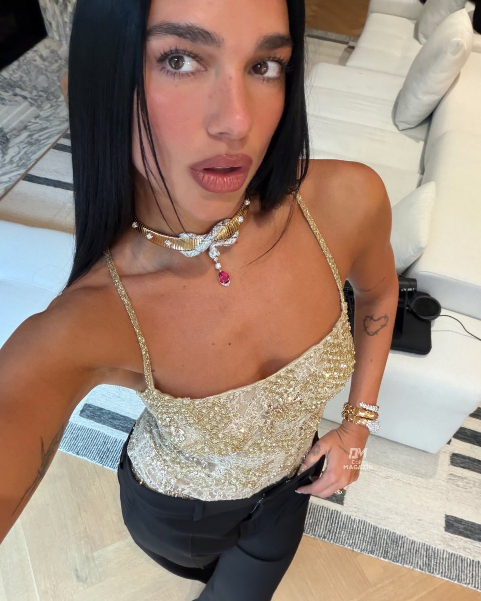 Dua Lipa vacation (photo 2 of 2)
