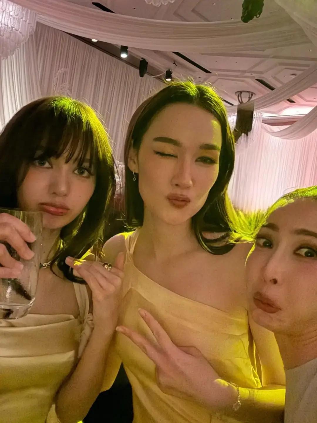 LISA Yaya Nadech wedding reception (photo 2 of 4)