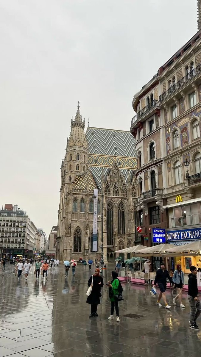 Wien Austria street scene (photo 2 of 2)