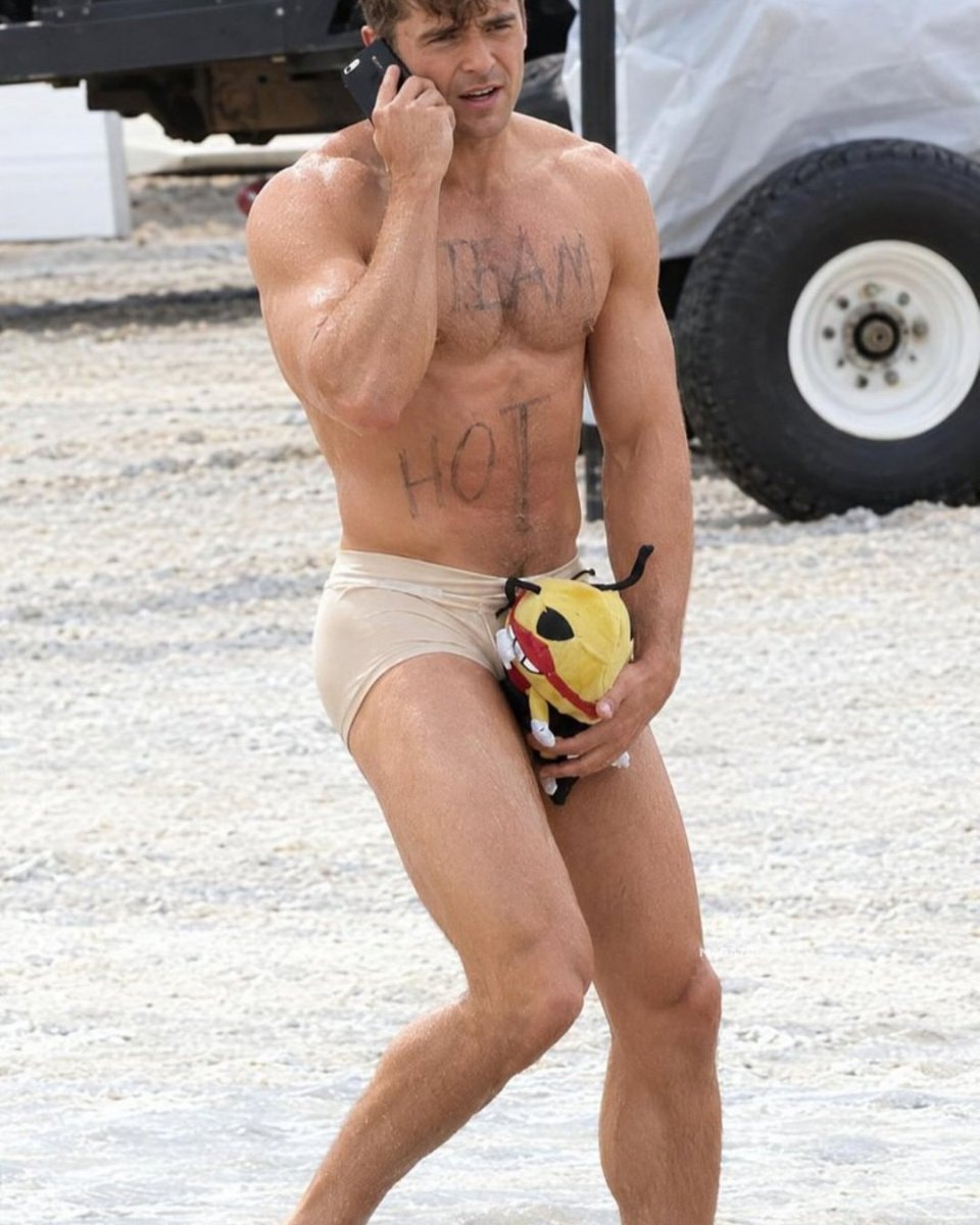 Zac Efron physique reaction