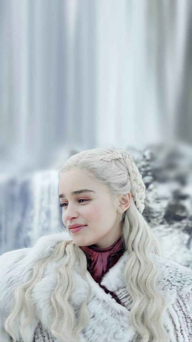 Daenerys Targaryen wallpaper (photo 1 of 2)