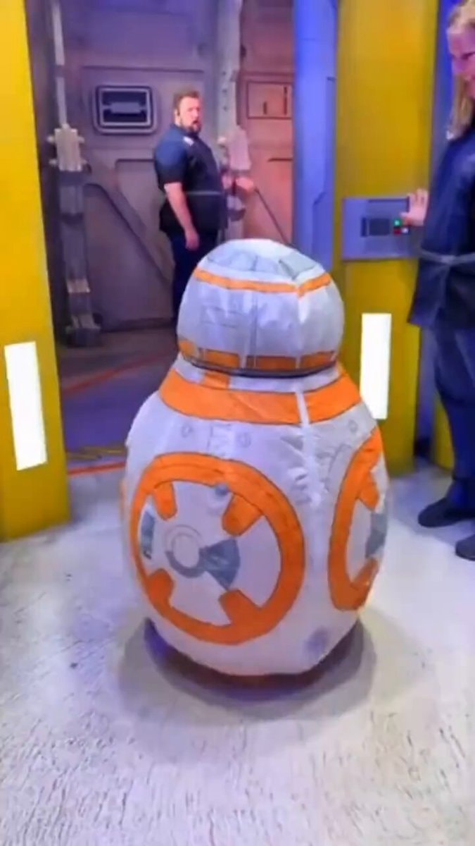 Cinderella meets kids with BB-8 Cinderella meets kids with BB-8