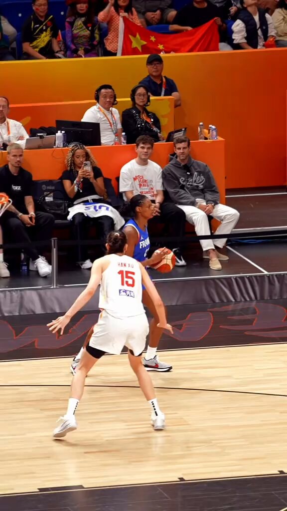 no-look three-point shot