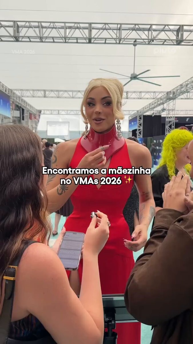 Pabllo Vittar VMA interview with Sofia Santino and Ciclopin