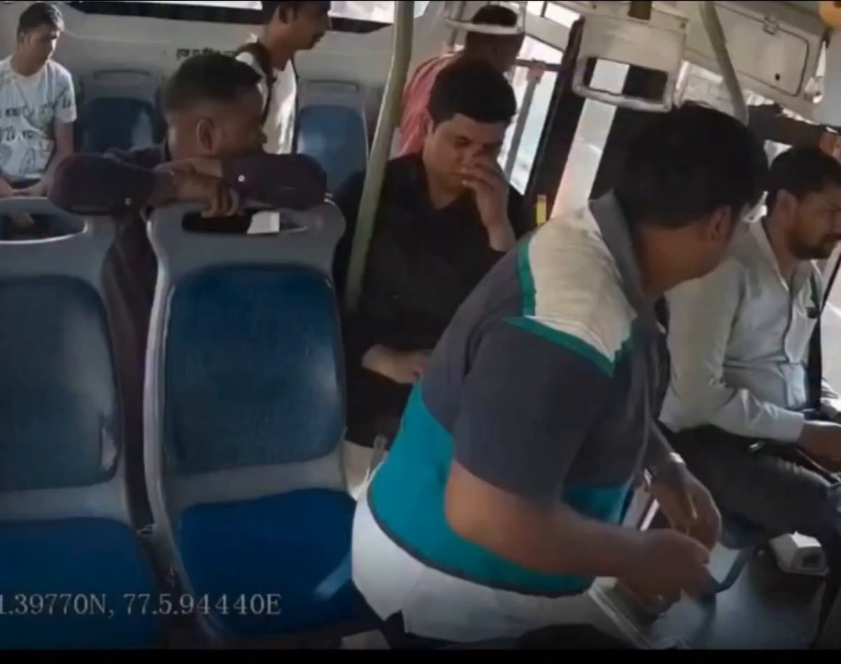 Delhi bus phone theft CCTV