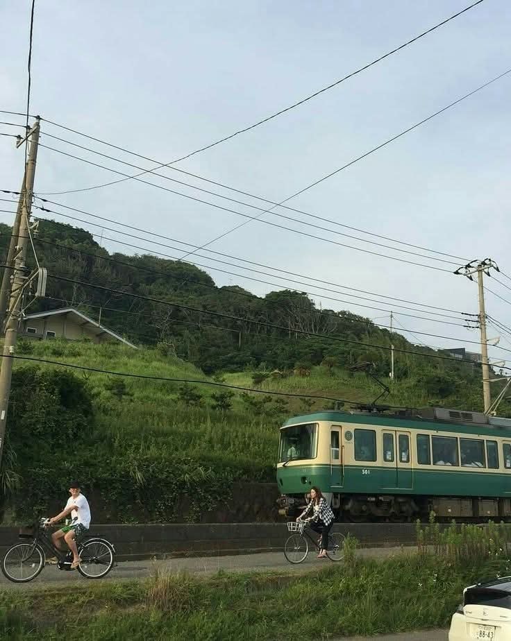 Kamakura Japan green tram (photo 4 of 4)