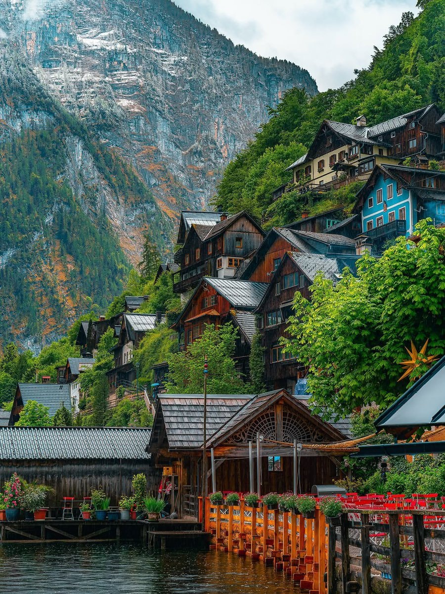 Hallstatt Austria scenic village (photo 2 of 2)