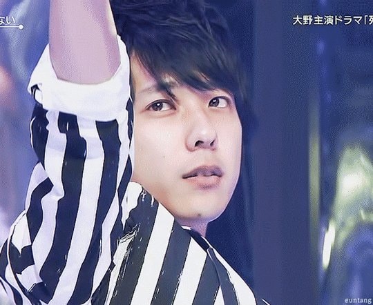 Nino selfie stage lighting