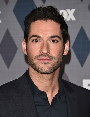 Tom Ellis wears BLACKPINK shirt in CIA (photo 2 of 2)