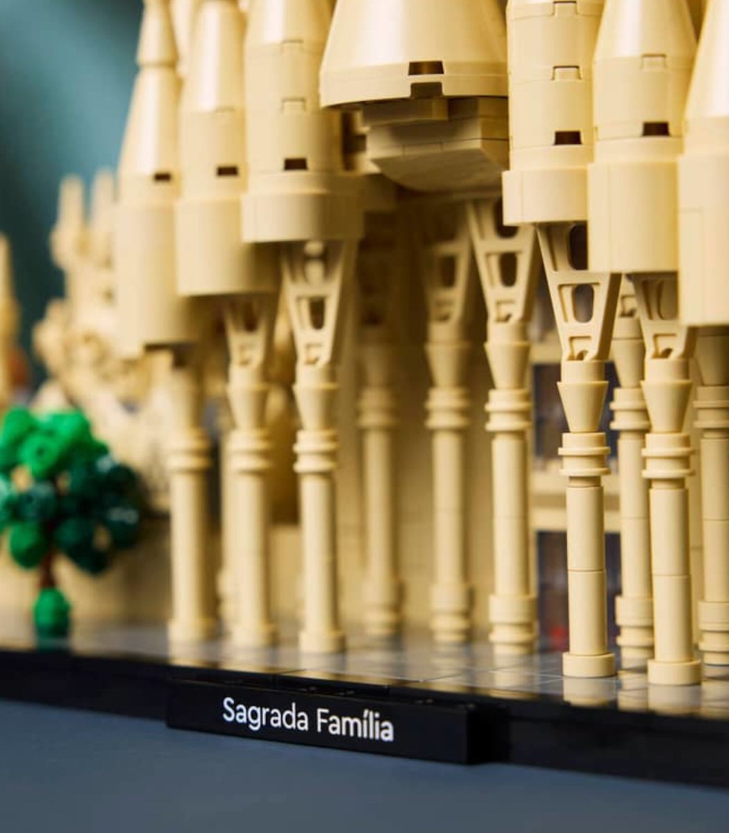 LEGO Sagrada Família set (photo 2 of 4)
