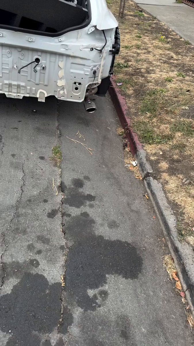white car missing rear bumper