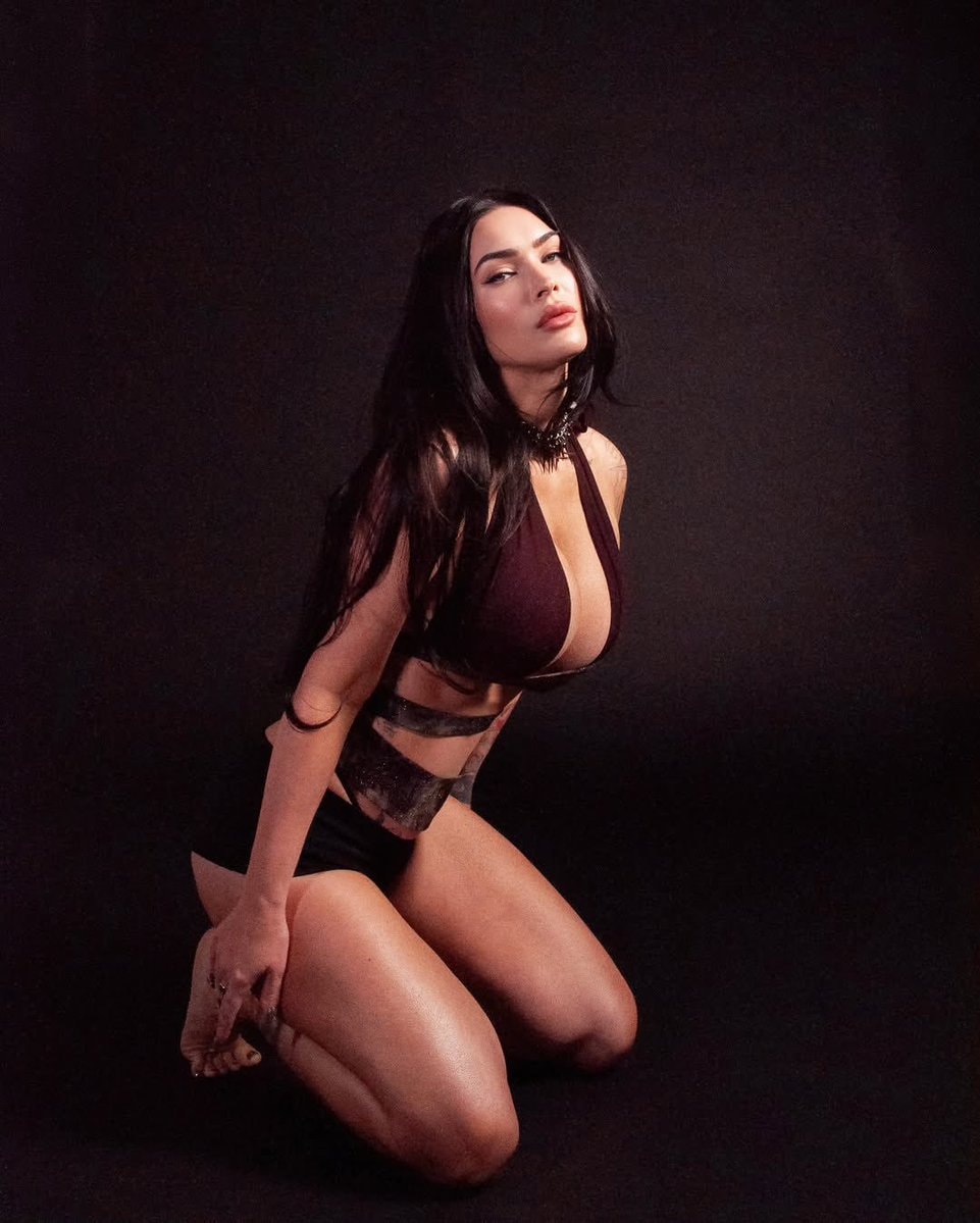 Megan Fox match photos (photo 2 of 2)
