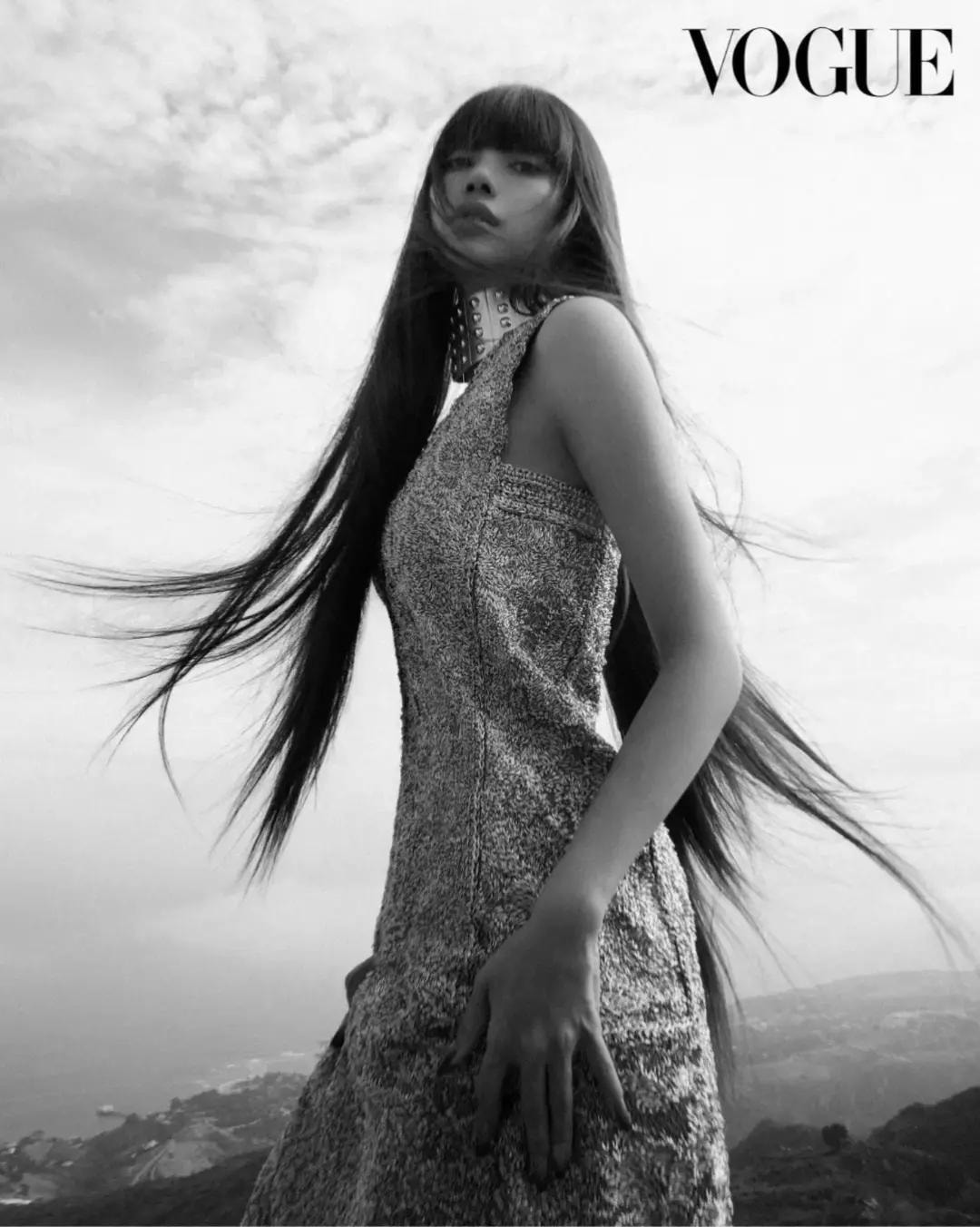 LISA Vogue Korea Golden September (photo 4 of 4)