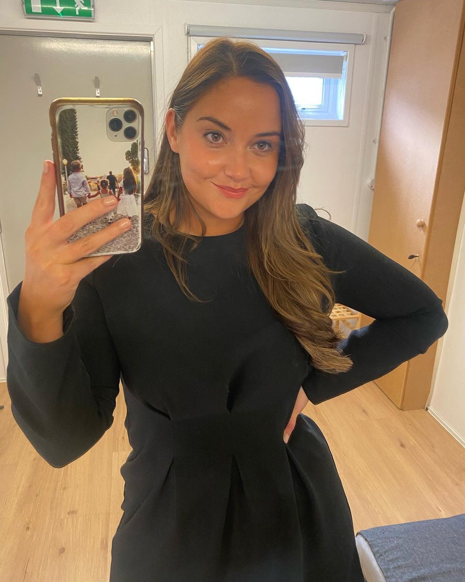 Jacqueline Jossa selfie edit