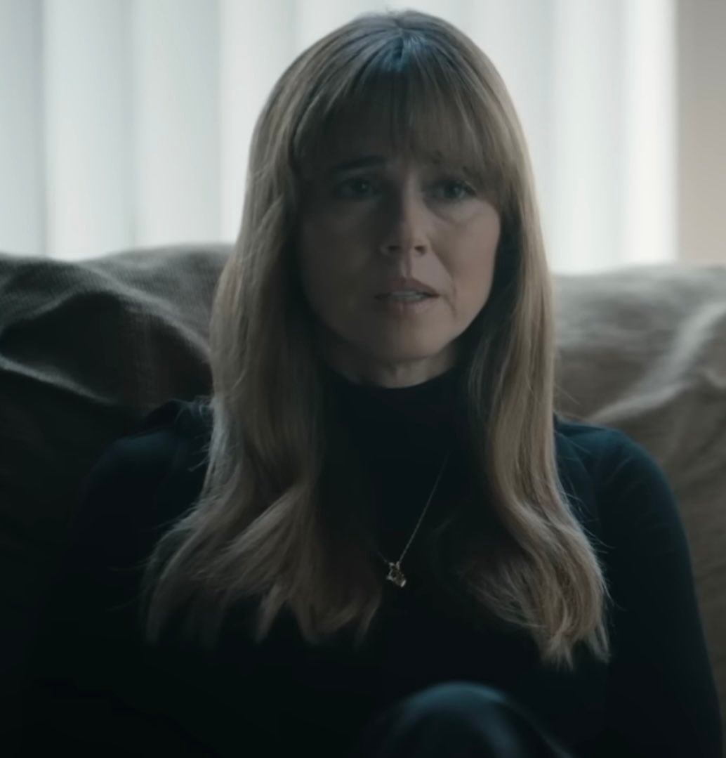 Linda Cardellini Emmy win (photo 2 of 2)
