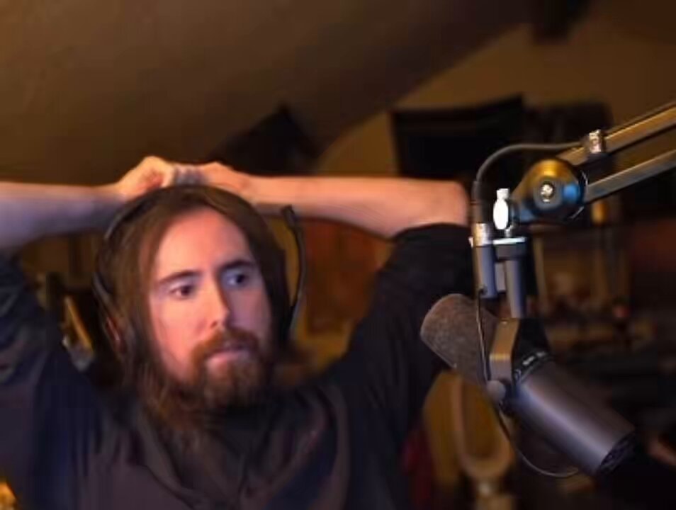 Asmongold shower frequency