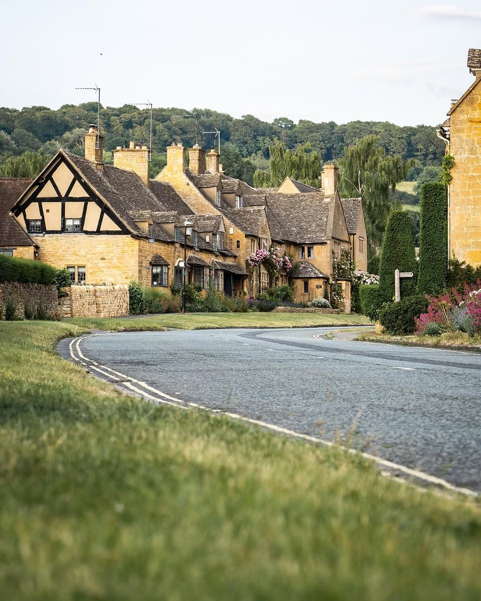 Flipside Cotswolds England (photo 3 of 4)