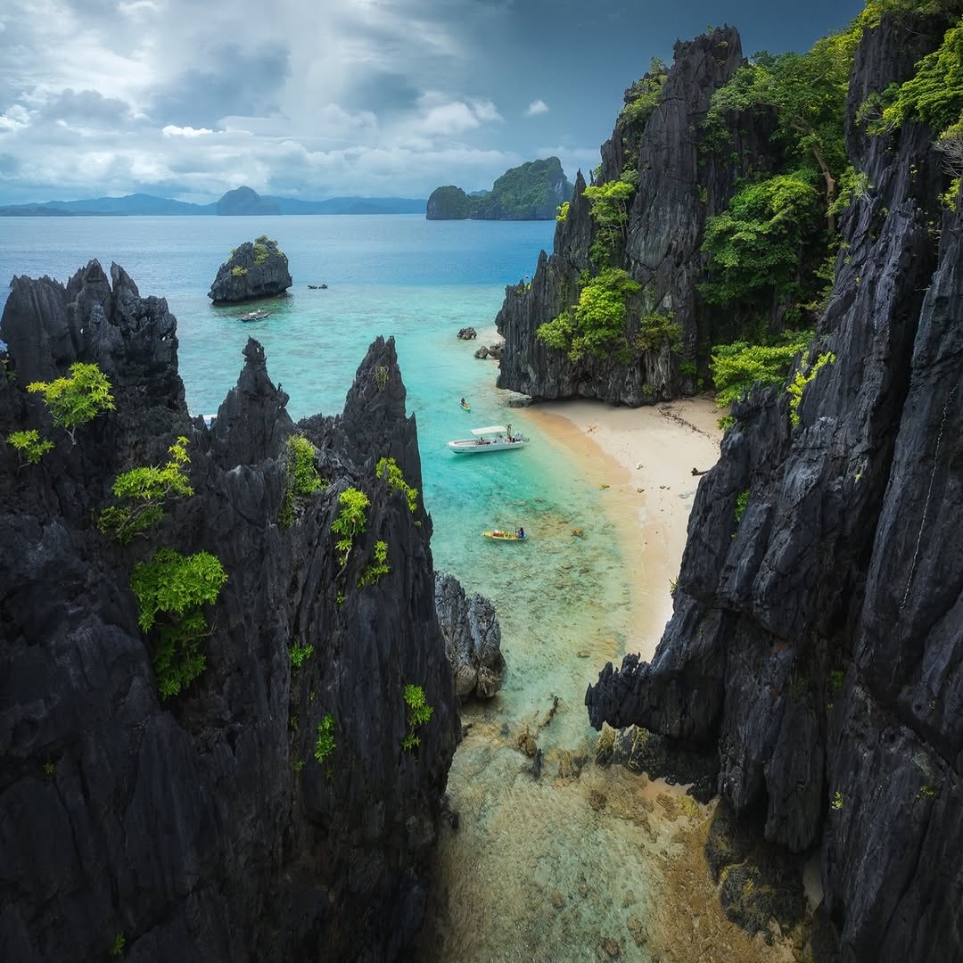 Philippines beach paradise (photo 1 of 4)
