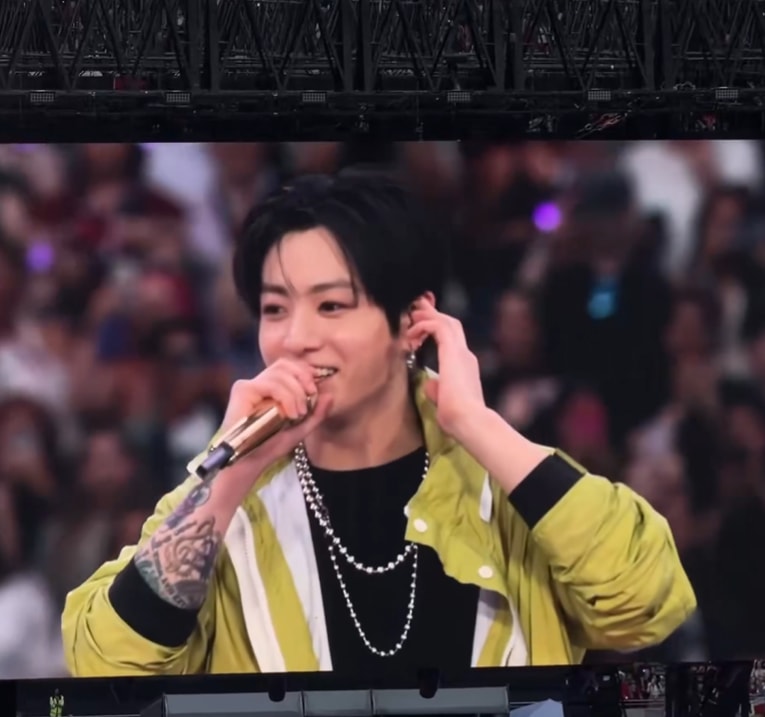 Jungkook Cyberpunk David Martinez outfit (photo 1 of 2)
