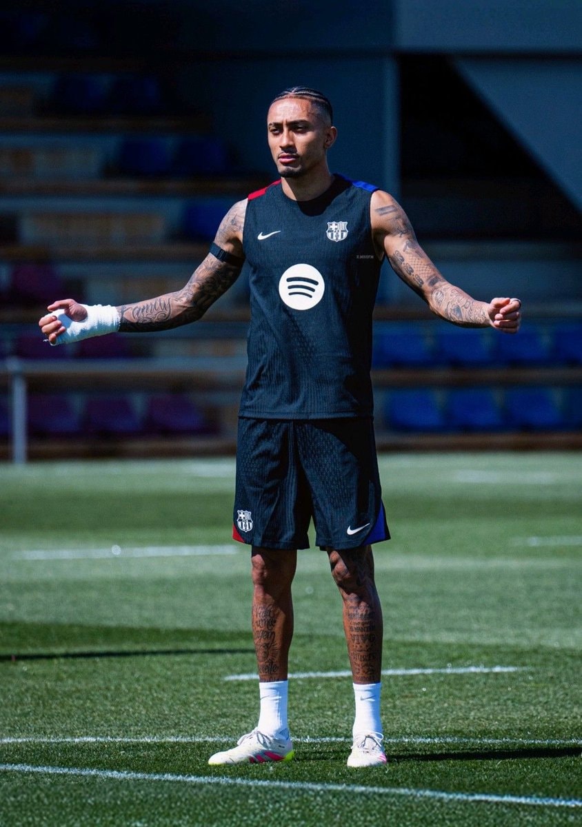 Raphinha back in Barcelona training