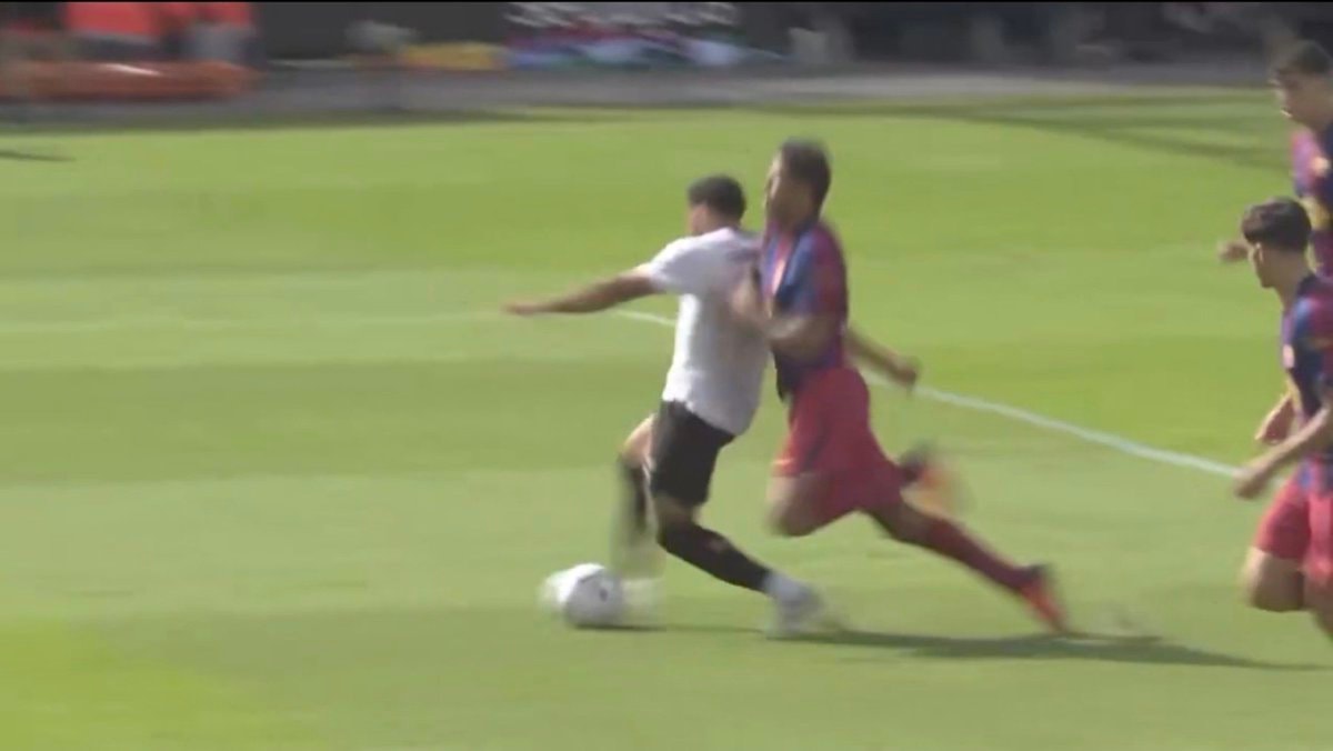 Rodri tackle on Danjuma Valencia (photo 2 of 2)