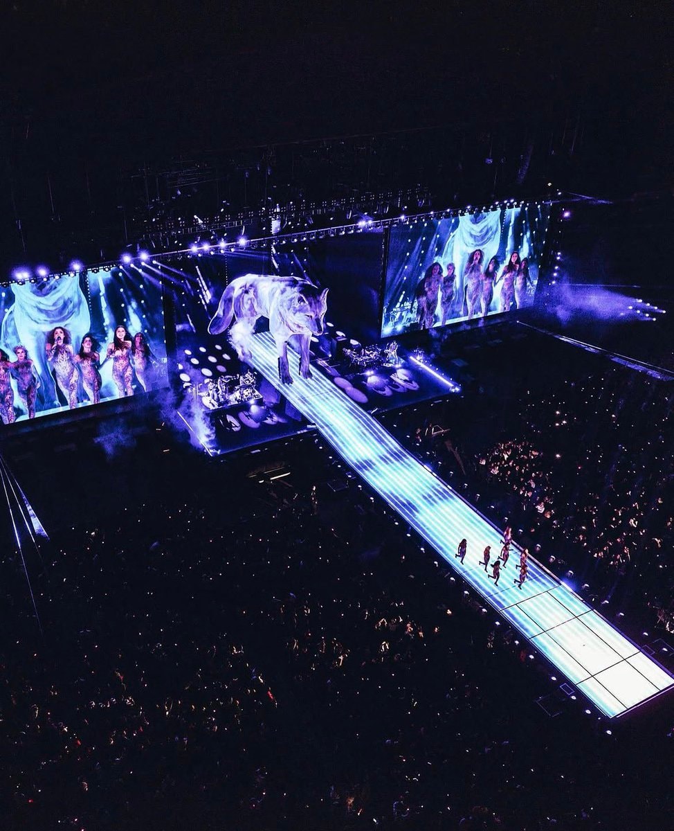 Shakira Spain residency stage (photo 2 of 2)