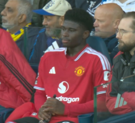 Carlos Baleba Manchester United bench