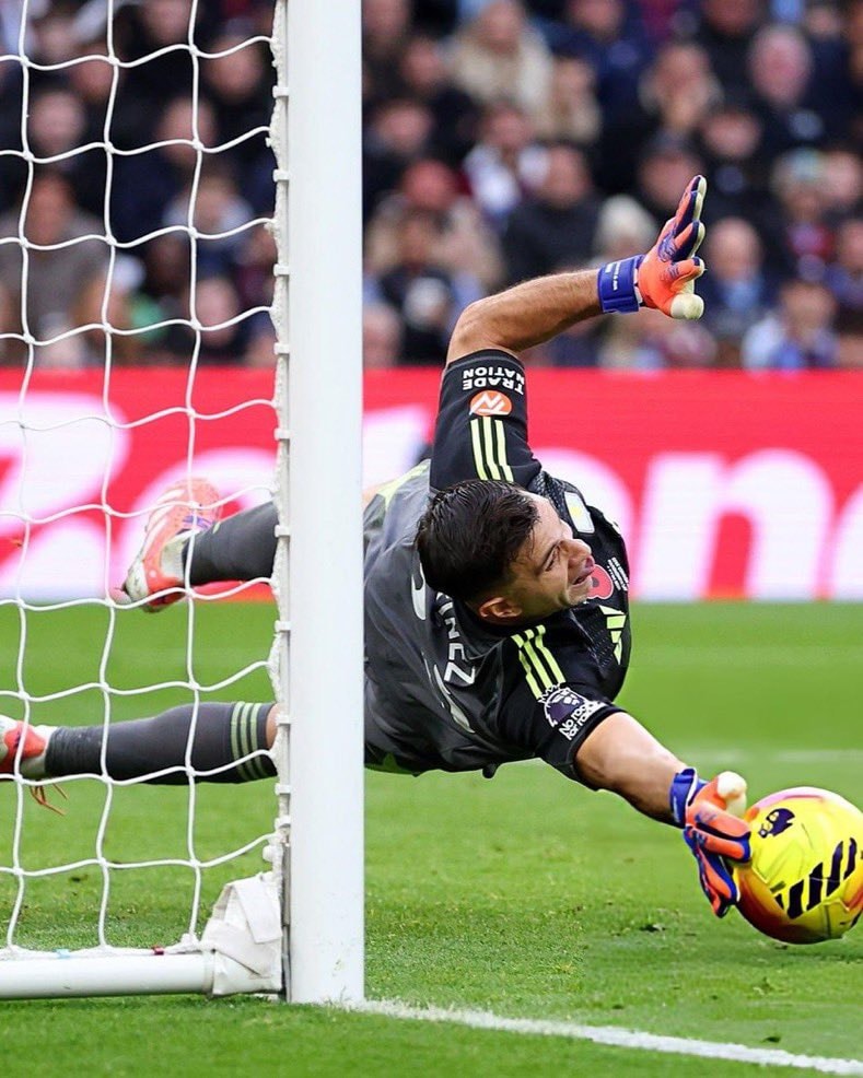 Emiliano Martinez penalty save