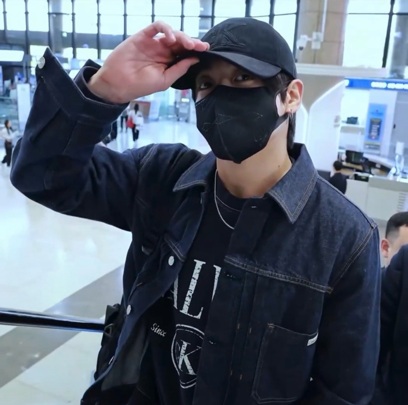 Jungkook departure from Gimpo International Airport (photo 2 of 3)
