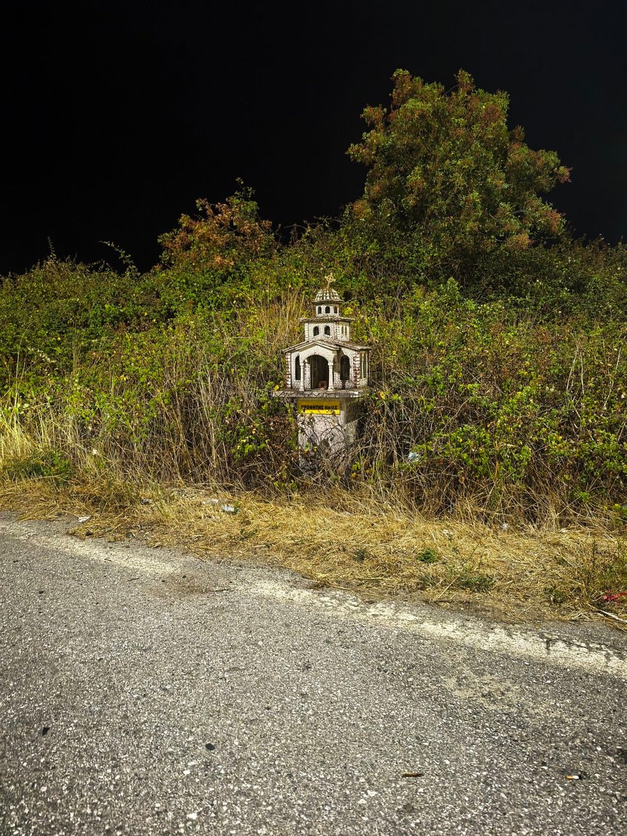 Ekonostasi shrines on Greece's roads (photo 2 of 2) Ekonostasi shrines on Greece's roads (photo 2 of 2)