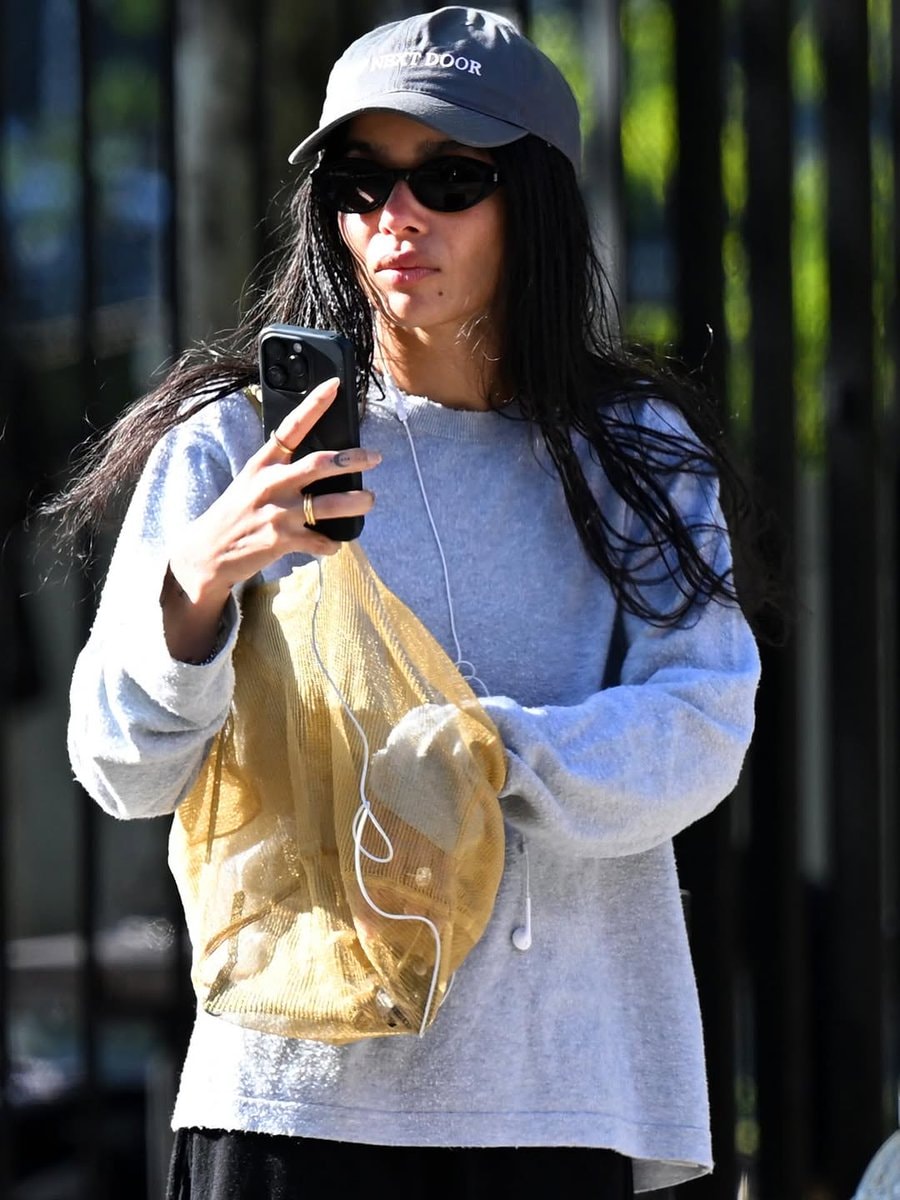 Zoë Kravitz wearing engagement ring in New York City (photo 1 of 2)