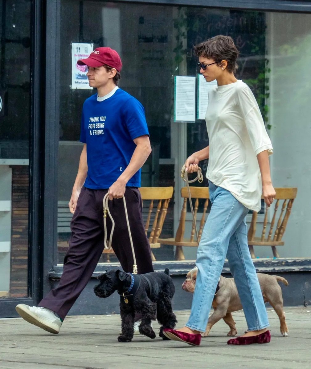 Zendaya Tom Holland wedding bands London (photo 3 of 4)