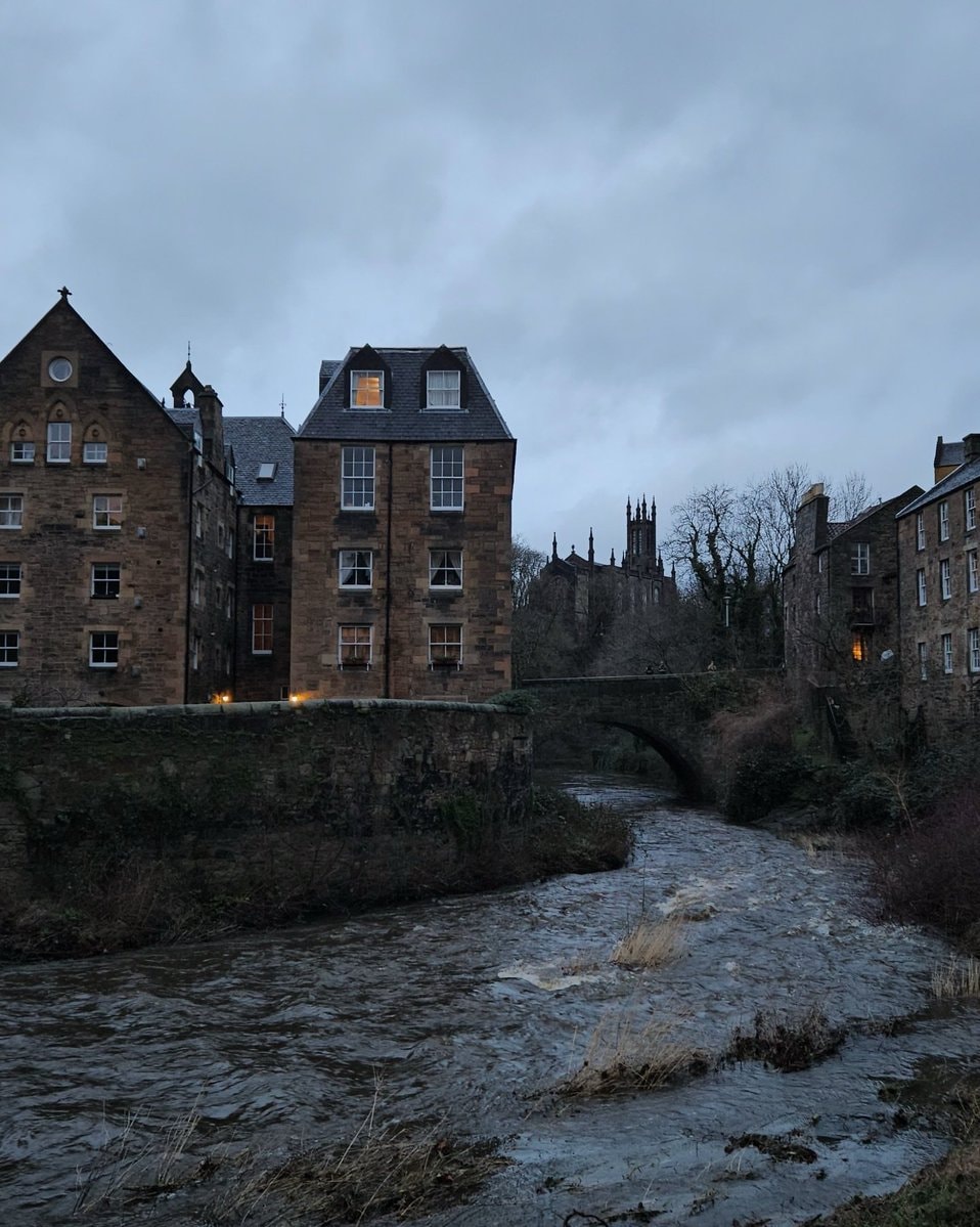 Gloomy day in Edinburgh (photo 2 of 4)