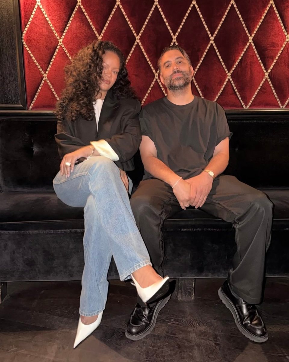Rihanna at César Restaurant Paris (photo 1 of 2)