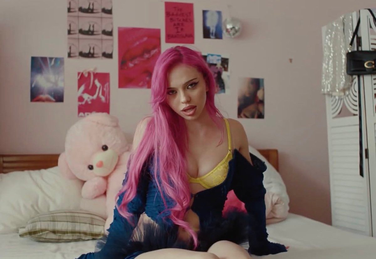 ADÉLA Ain't In LA chart milestone