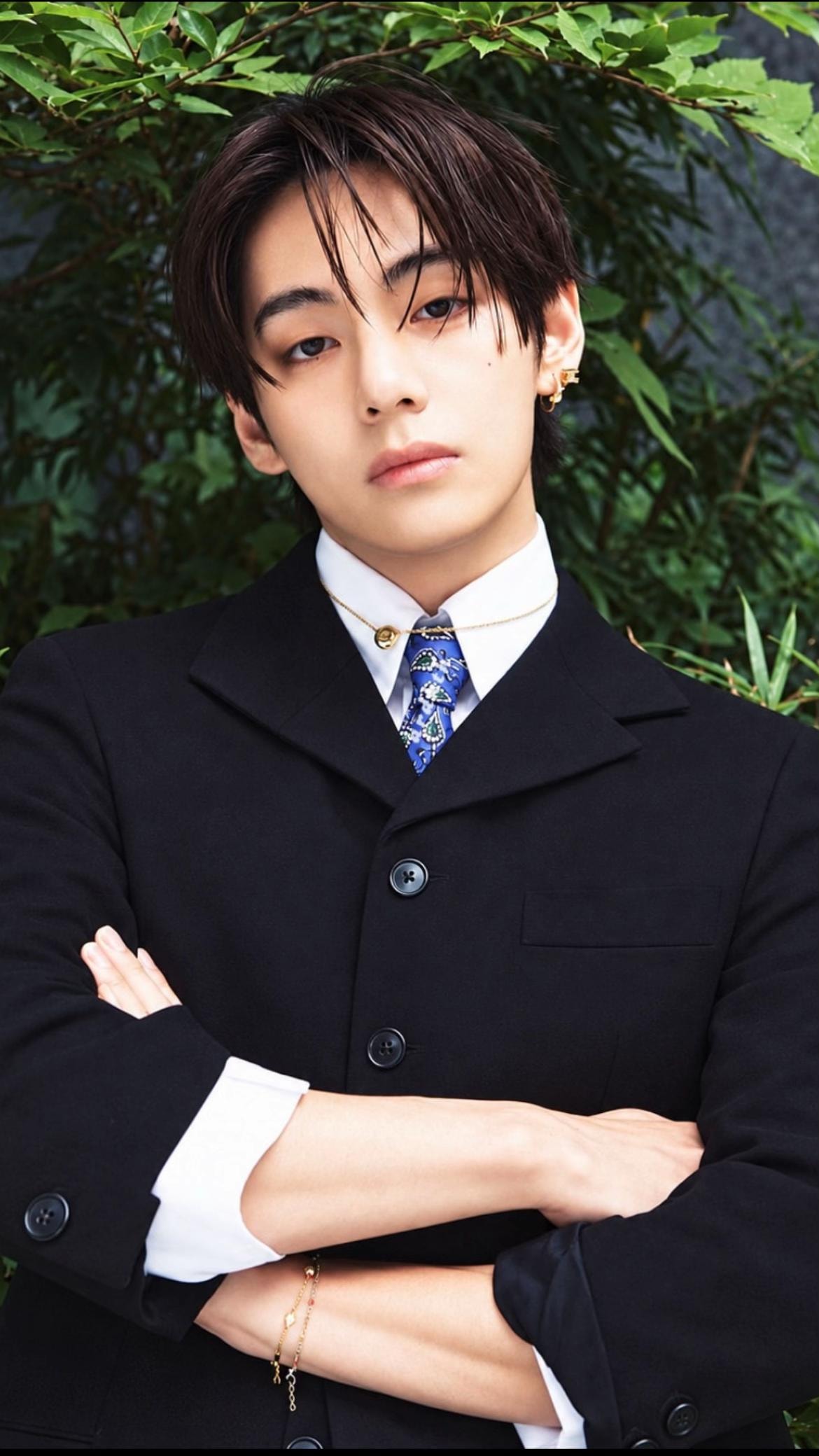 Taehyung V BTS viral moment (photo 4 of 4)