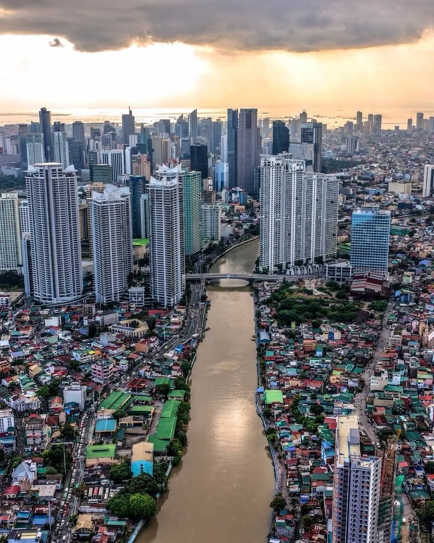 Makati Philippines skyline (photo 2 of 4)