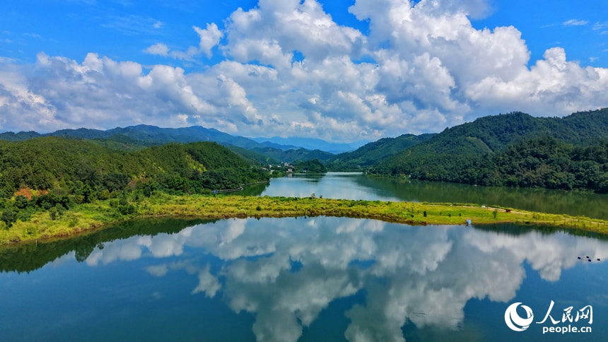 Yangming Lake National Wetland Park (photo 2 of 4)