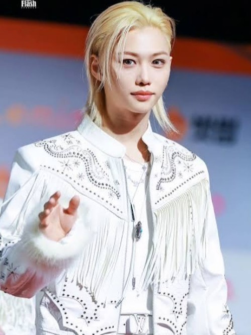 Photos of top ranked handsome male artists in 2026 (photo 4 of 4)