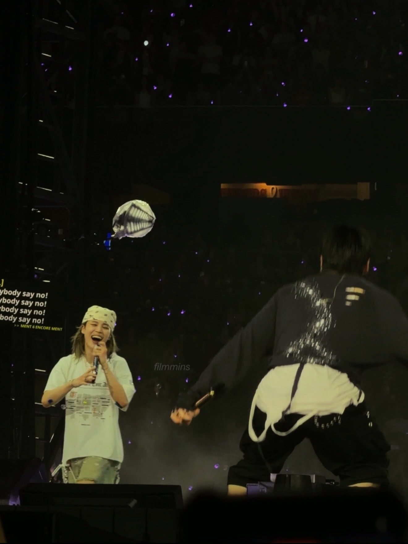 Concert moment with jumping performer 🥺 (photo 2 of 2)