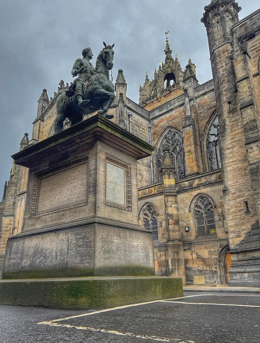 Edinburgh street scene (photo 4 of 4)