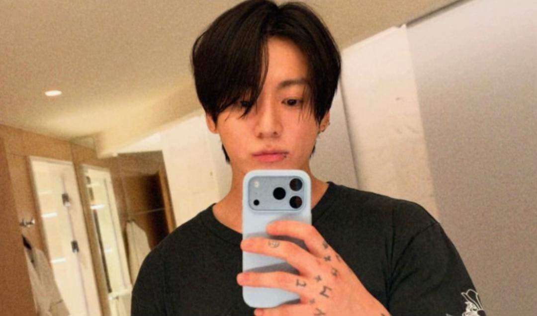 Jungkook selfie edit (photo 2 of 4)