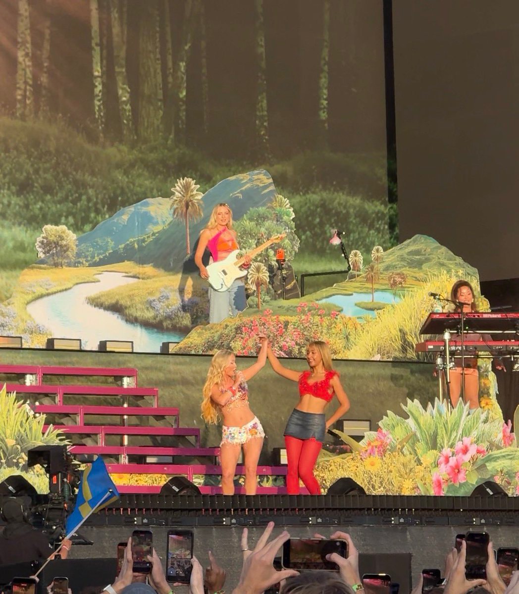 PinkPantheress Zara Larsson Stateside All Points East (photo 2 of 2)