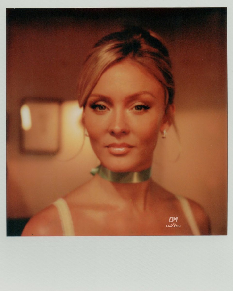 Zara Larsson robotic cool (photo 2 of 2)