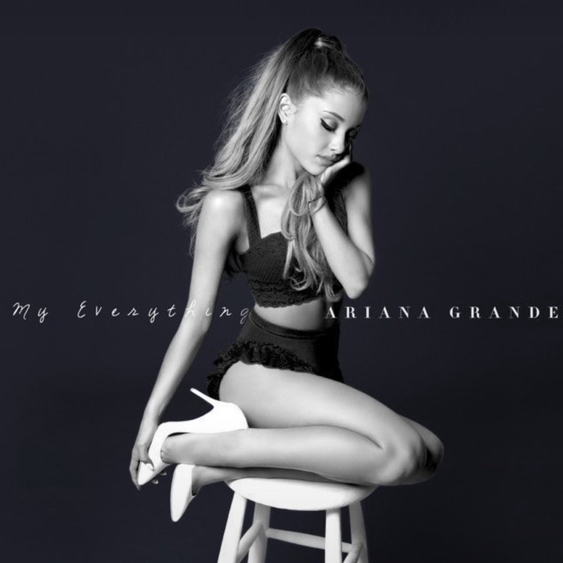 Ariana Grande petal first week sales (photo 2 of 2)