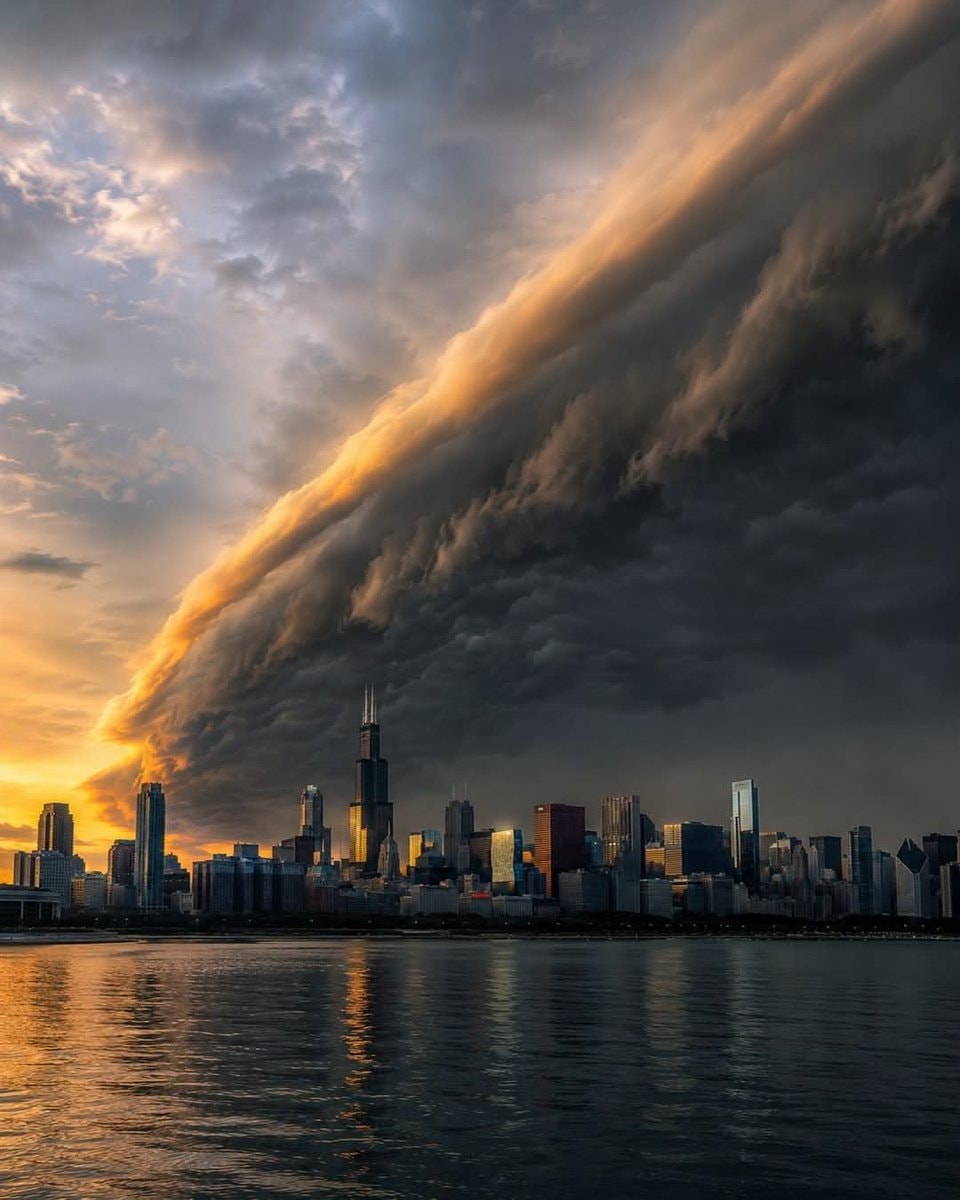 Chicago skyline sunset clouds Chicago skyline sunset clouds