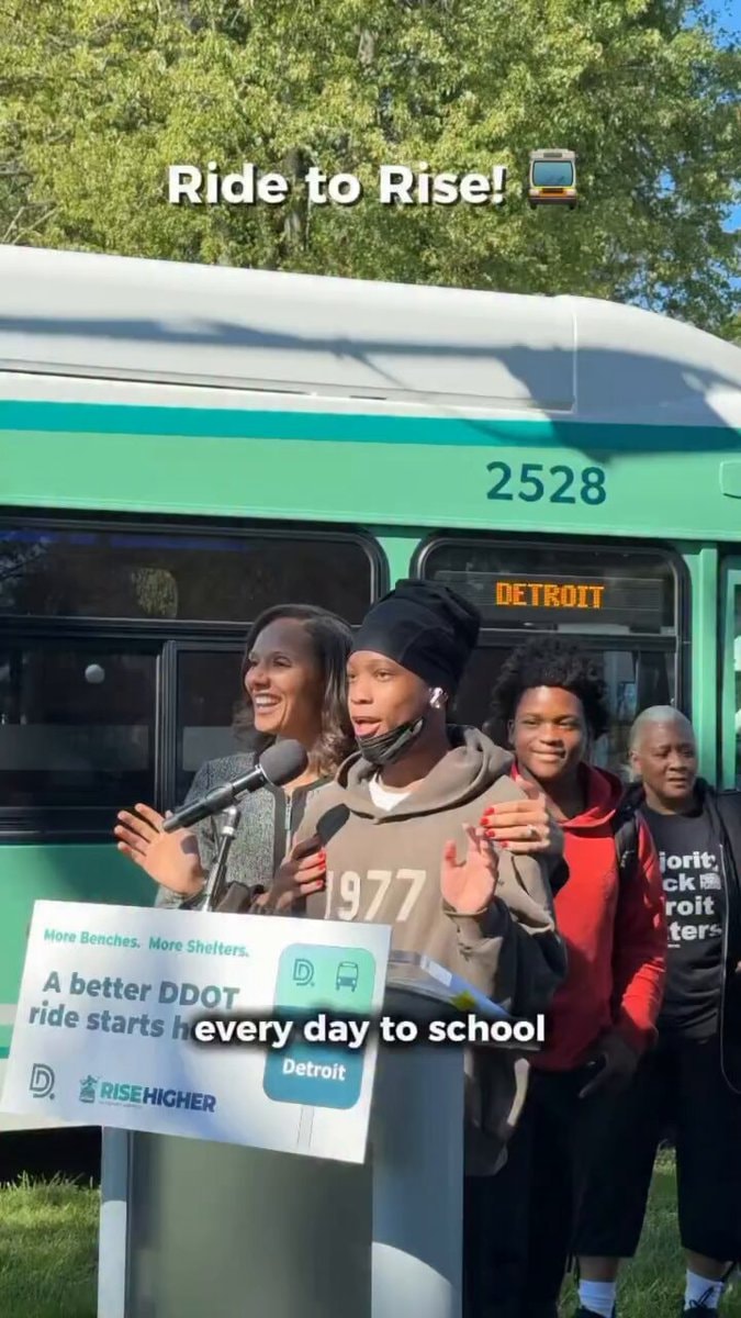 Detroit mayor free student bus rides
