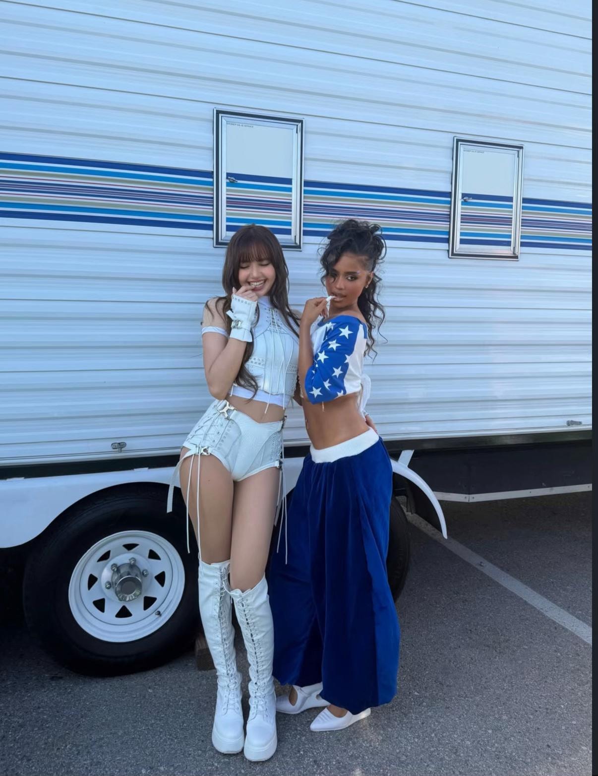 Lisa FIFA 2026 with Katy Perry and Anitta (photo 4 of 4)