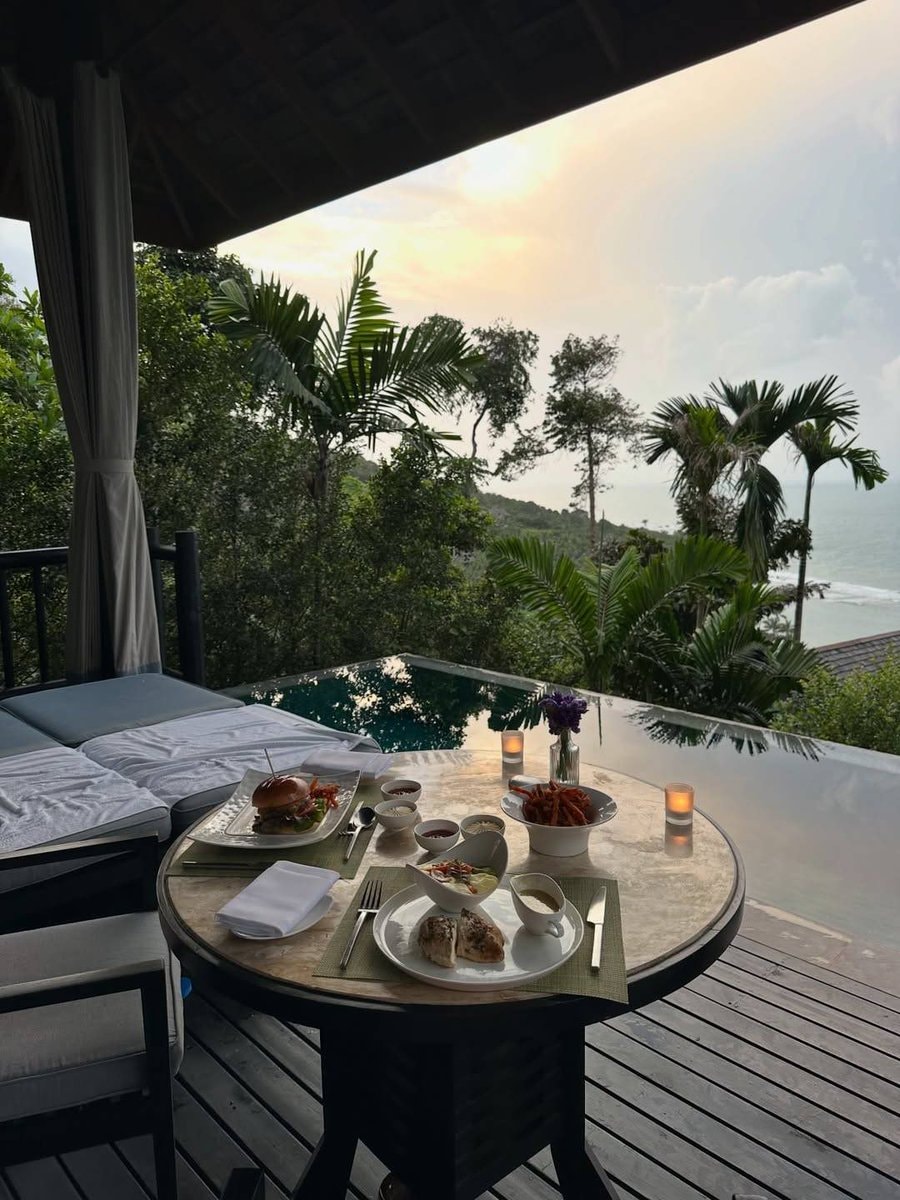 tropical table view