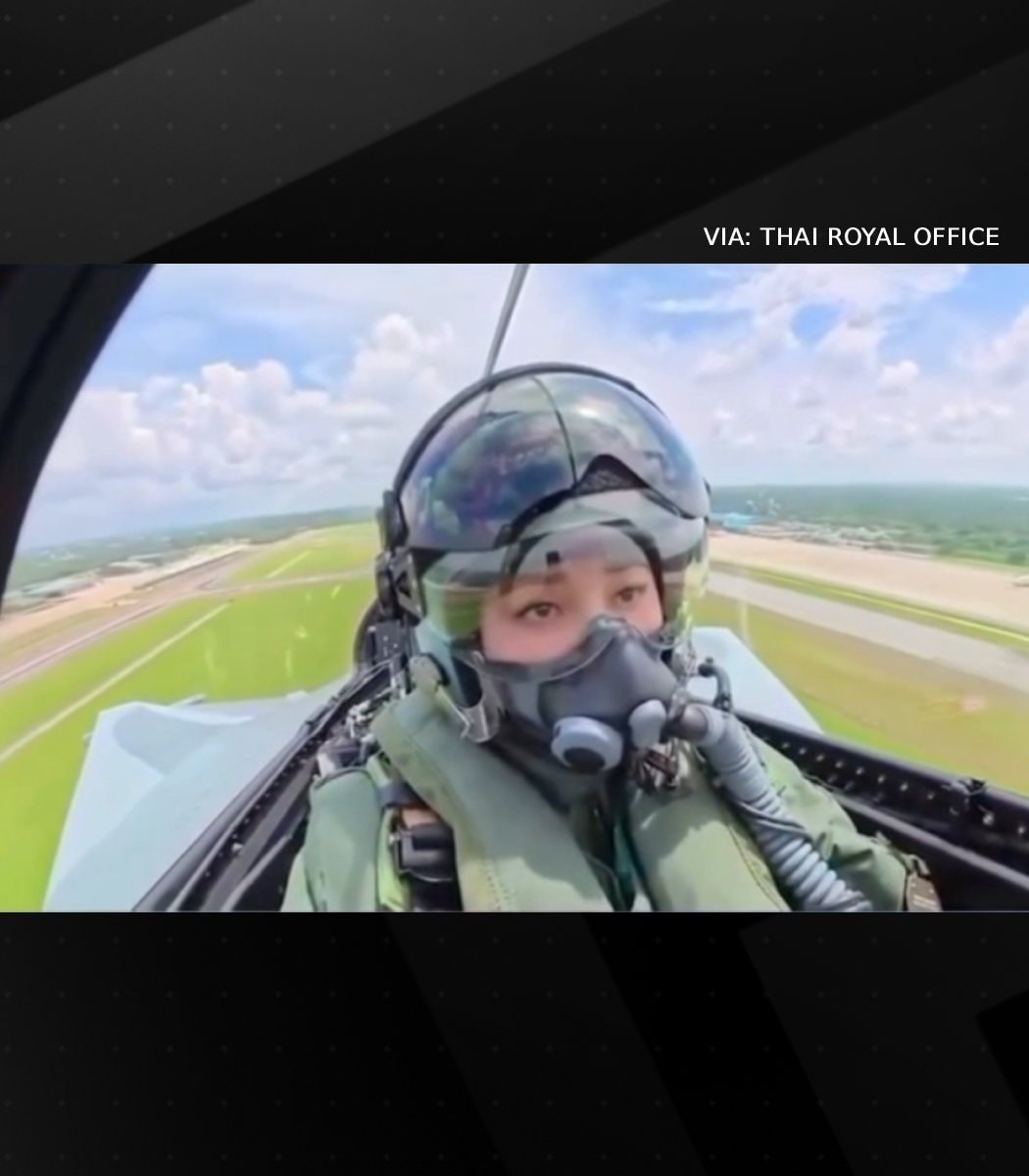Queen Suthida solo fighter jet flight (photo 2 of 2)